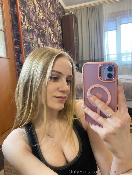 Goldie Nikki schöne nackt bilder