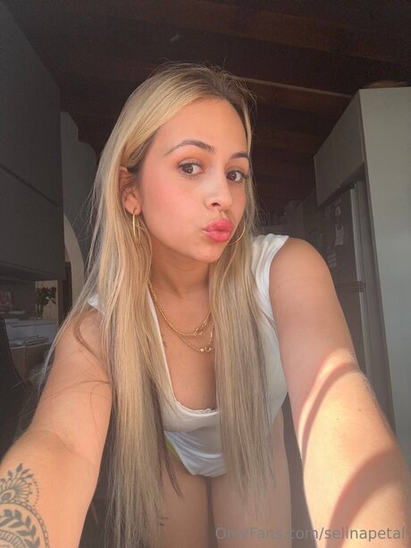 Selinapetal erwachsene sexy fotos
