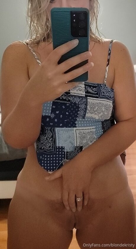 Blondekristy heiße hübsche galerie