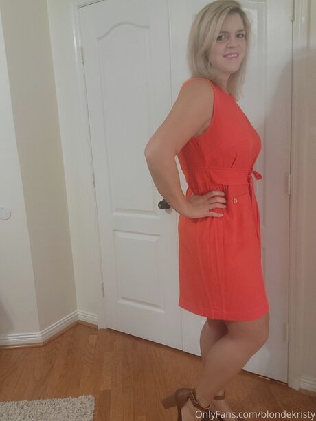 Blondekristy sexy heiße galerie