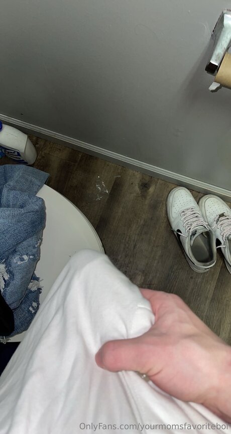 Yourmomsfavoriteboi model nackten archiv