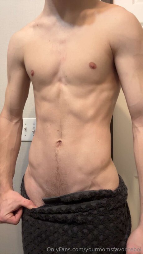 Yourmomsfavoriteboi kostenlose pornographische foto