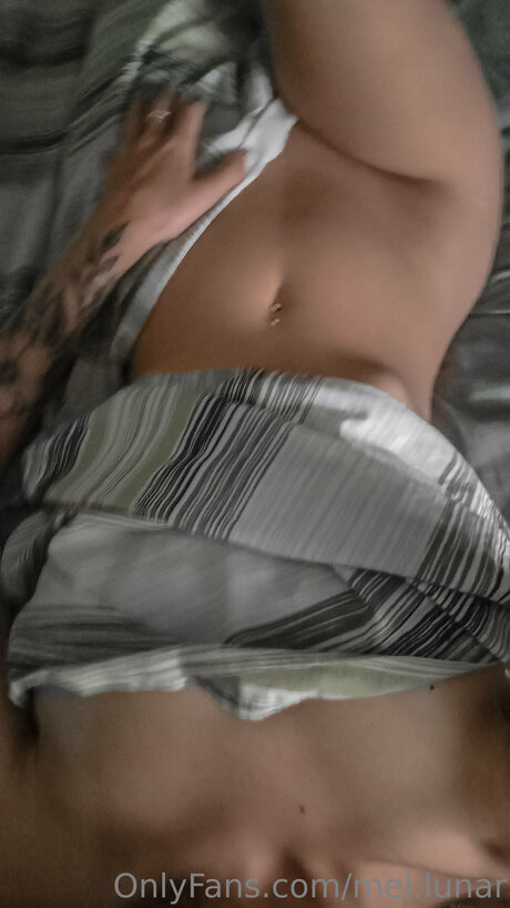 Melunar kunst nackt galerien