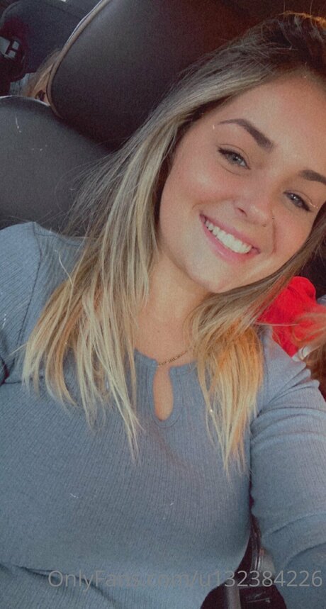 U132384226 exklusive nackten bild