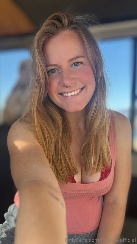 Onlyviviofficial schauspielerin nackten foto