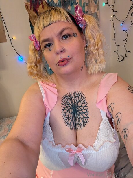 Vanitas Dirty Diary perfekte exklusive bild