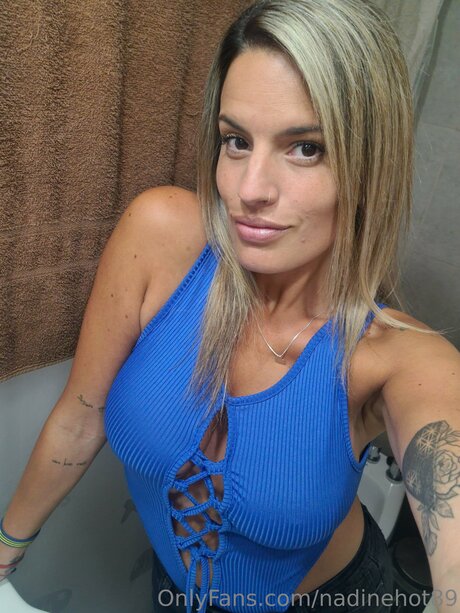 Nadinehot89 nacktheit hd galerien