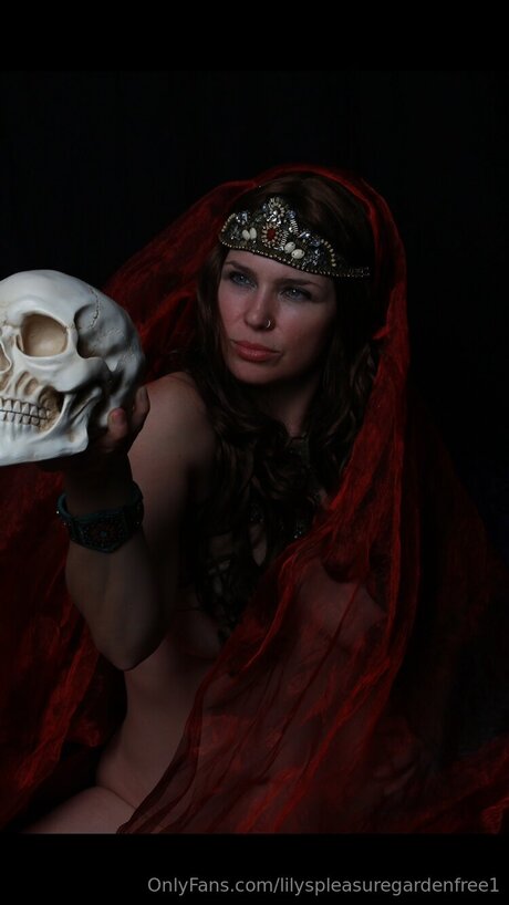 Lilyspleasuregardenfree1 pornostar nackte bild