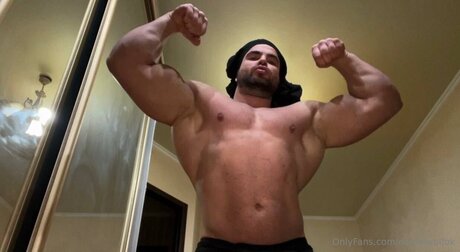 Danielwolfok model nackt bild