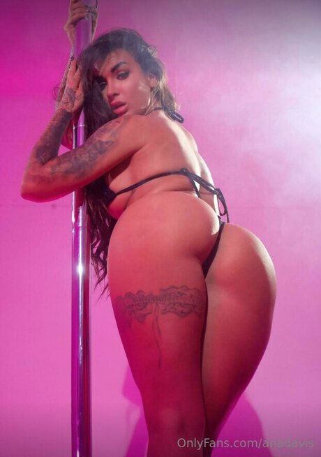 Anadavis hübsche nackt bild