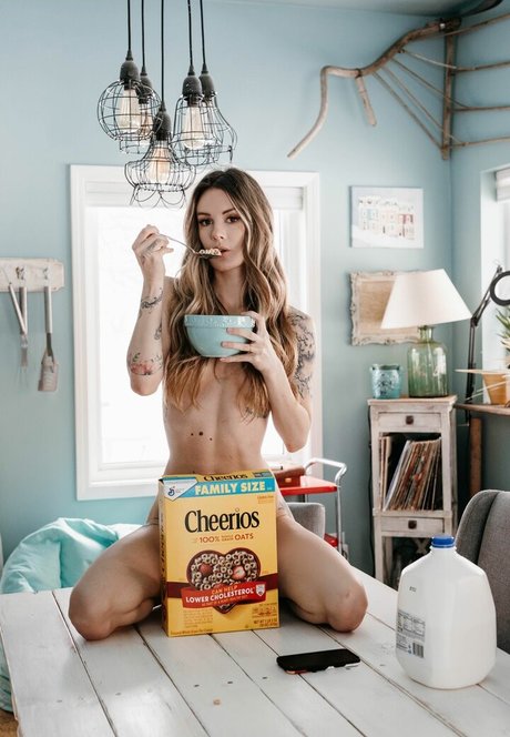 Piper CJ erotische akt foto