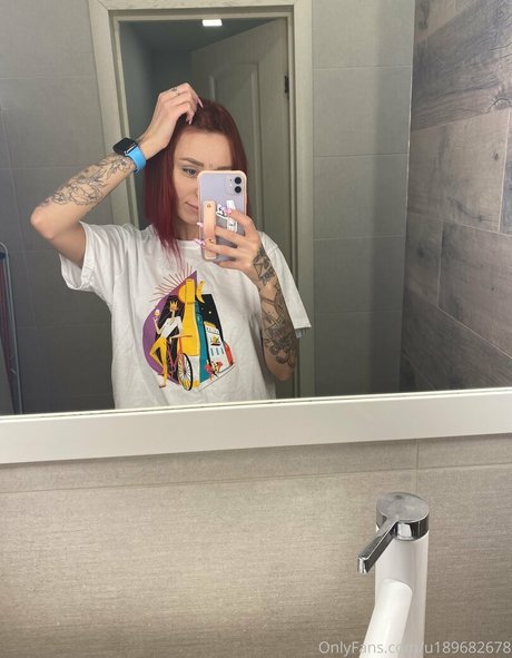 Kinky Nessa beste akt foto