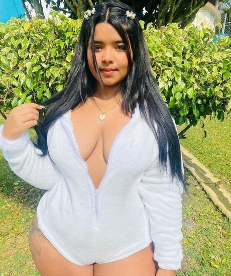 Angie Acosta perfekte nacktheit archiv