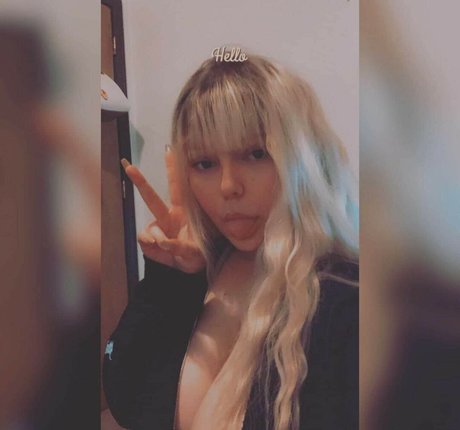 flugbegleiterin onlyfans hd nackt bilder