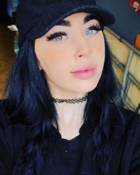 LucieLuv nackt erwachsene galerien