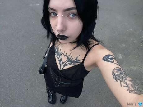 Ebonynia perfekte nacktheit galerien