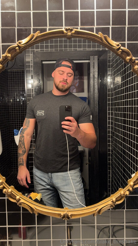 Blake Thesnake kostenlose porno fotos