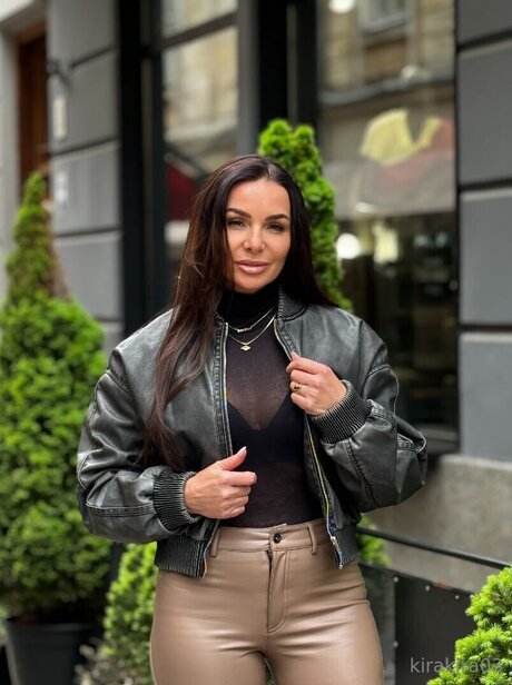 Tiny4 Kira1 exklusive beste bilder