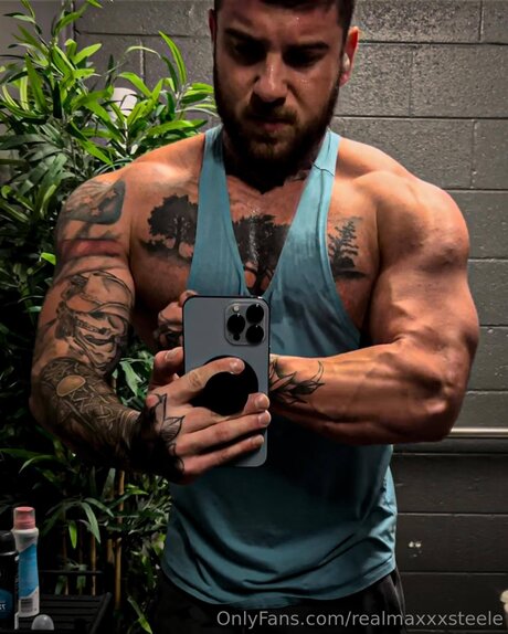 Realmaxxxsteele sexy akt bild