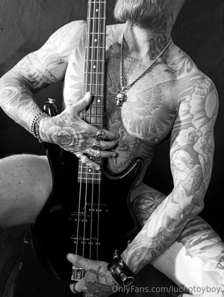 Luchotoyboy pornostar nackten bilder