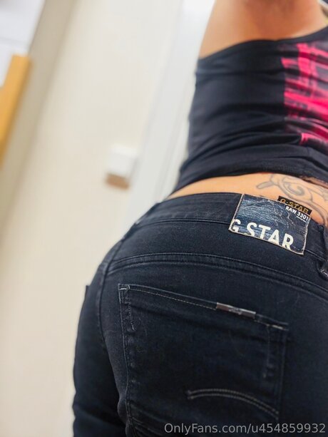 U454859932 model erwachsene fotos