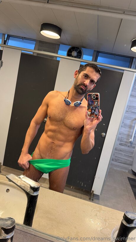 Dreams Swimmer nackt akt foto