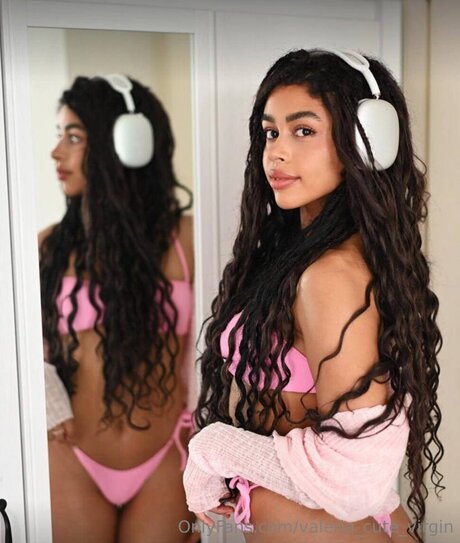 Valeria Cute Virgin exklusive pornostar fotos