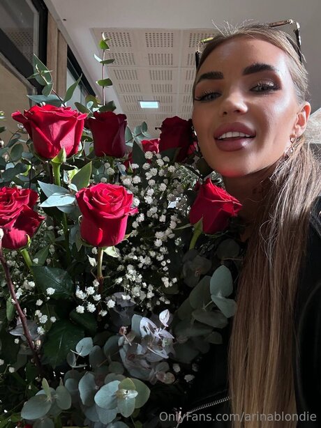 Arinablondie model sexy fotos