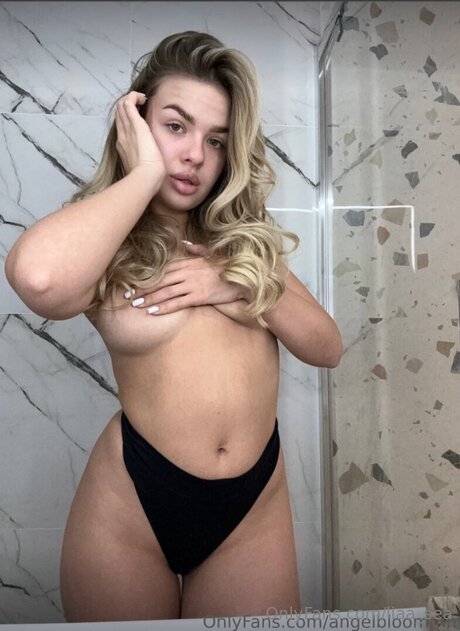 mama onlyfans erwachsene erotische foto