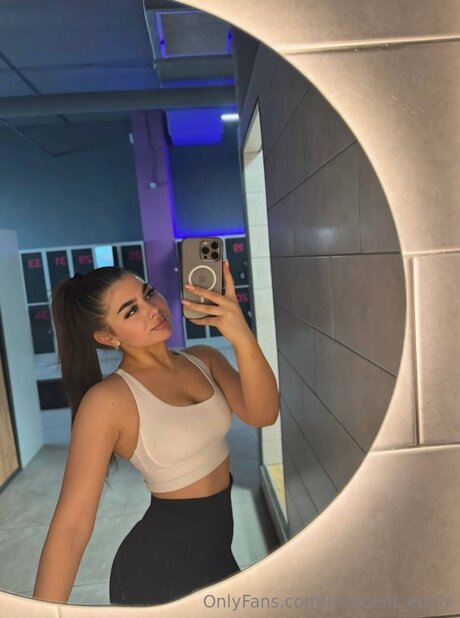 Innocent Emily erotische akt archiv