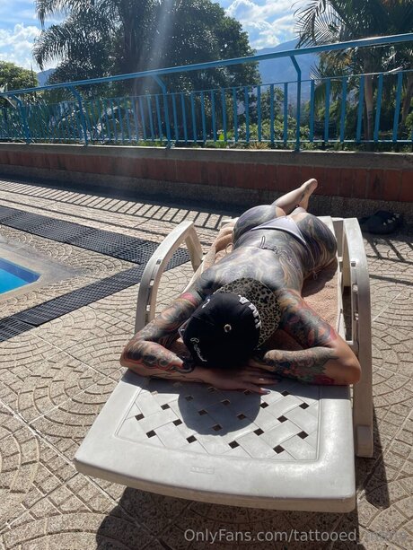 Tattooed Maria kunst akt bilder