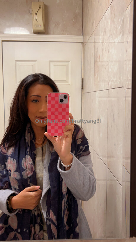 Brattyang3l erotische hübsche galerie