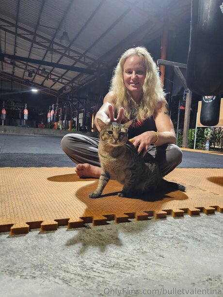 Bulletvalentina kunst heiße fotos