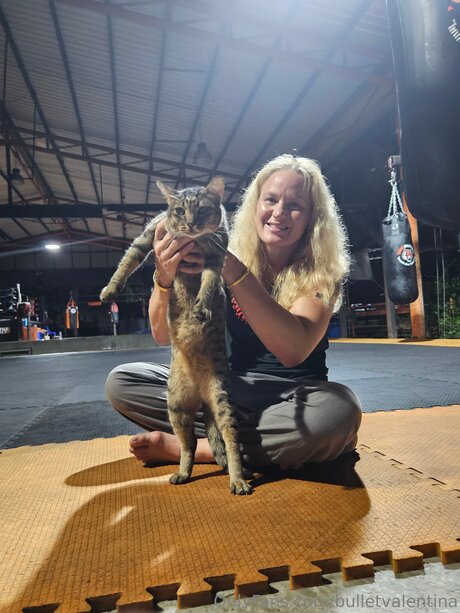 Bulletvalentina nacktheit freie bild