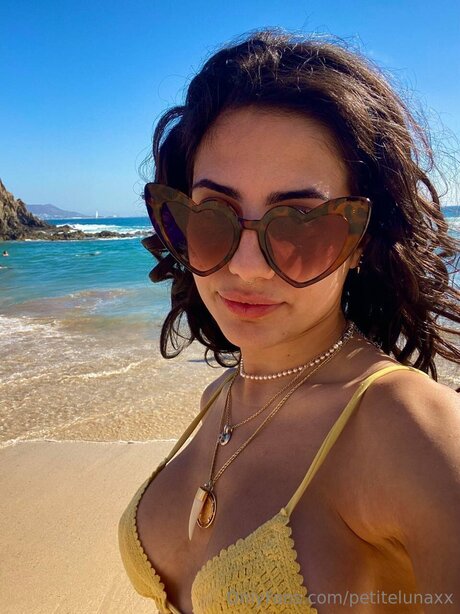 Petitelunaxx nacktheit foto