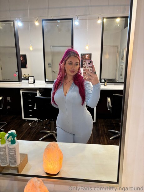 Tittyingaround kunst nackt galerien