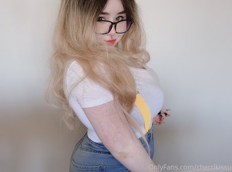 Cherrikissu_ model exklusive bilder