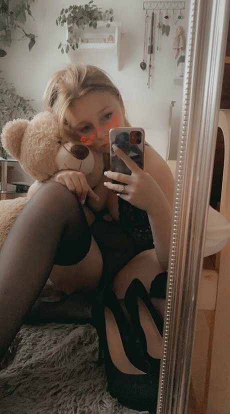 Innocentangelinavip hübsche nacktheit fotos