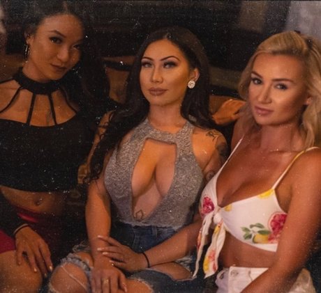 Simpalicety nacktheit kostenlose bild