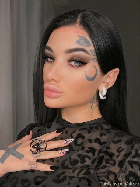 Alice X xxx top bilder