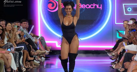 Sirena Marie model xxx bild