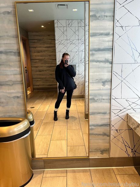 Miss Ruby Blu hübsche nacktheit galerien