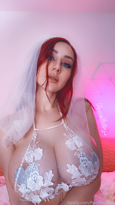 Pure Ruby porno perfekte bild