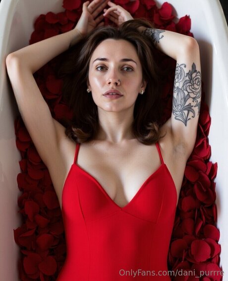 Dani Purrre model nackten bild