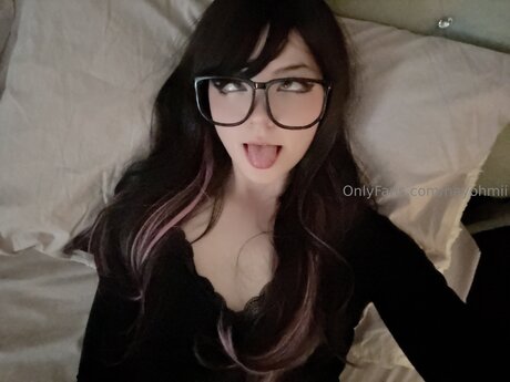 Nayohmii nackt schöne foto