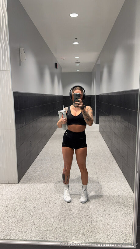 Courteneyboyes model top foto