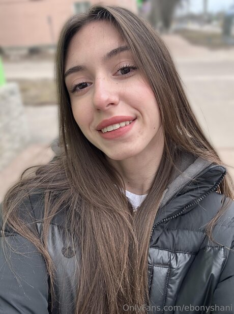 Ebonyshani sexy top foto