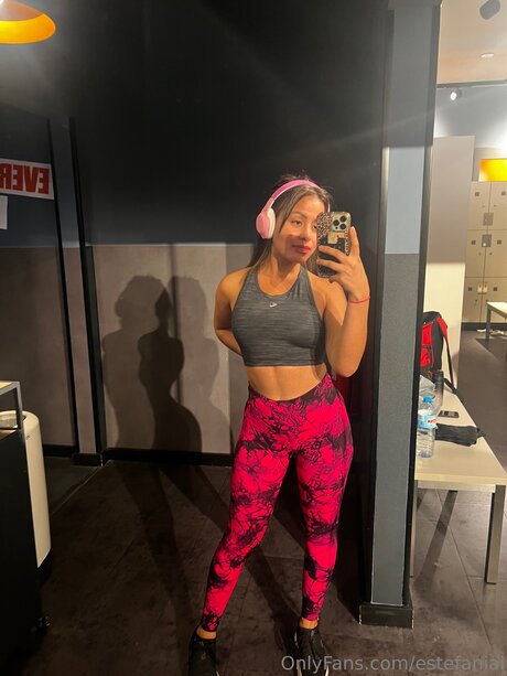 Estefaniai erwachsene schöne bild