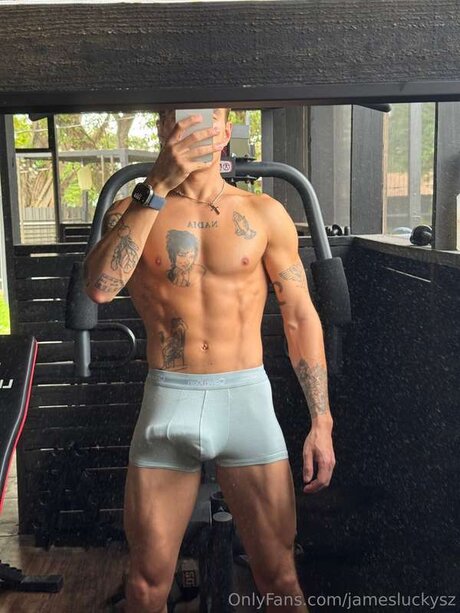 Jamesluckysz pornographische bild