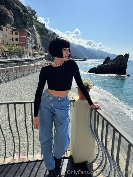 Sarah Heizel model top archiv